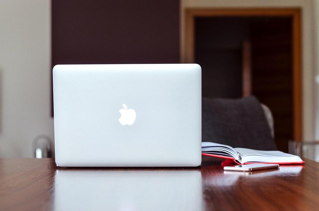 Smart air purification system with real-time particle detection and oxygen level optimization