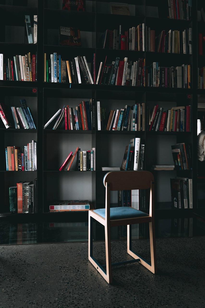 Ergonomic office chair adjusting to posture